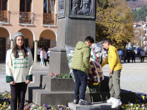 Котел отбеляза Деня на народните будители и празника на града с тържествена програма и послание за духовна сила и гордост