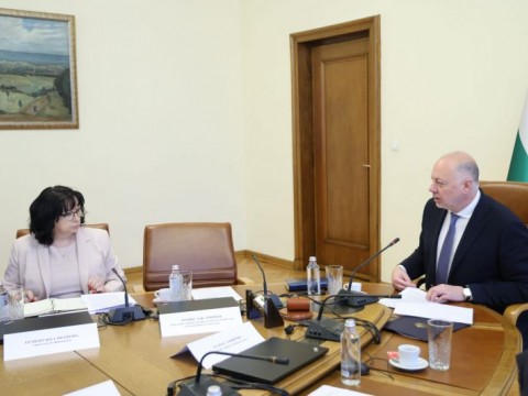 Допълнителни мерки срещу необоснованото покачване на цените, повишаване на санкциите и допълнителни гаранции за защитата на потребителите предлага правителството с промени в Закона за въвеждане на еврото