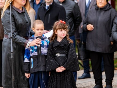 Нова Загора отбеляза Петковден с литургия, гвардейска церемония и почит към загиналите