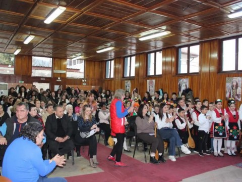 Тържеството „Мисия Жена“ събра препълнена зала в Котел