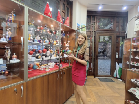 Хора в неравностойно положение създават приказни украшения и пренасят безценен занаят