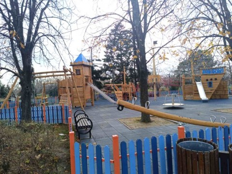 Приключи ремонтът на детската площадка в парк „Юнак“