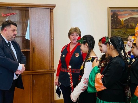 Атанас Зафиров посрещна в Министерския съвет деца от Самоков по повод Василица