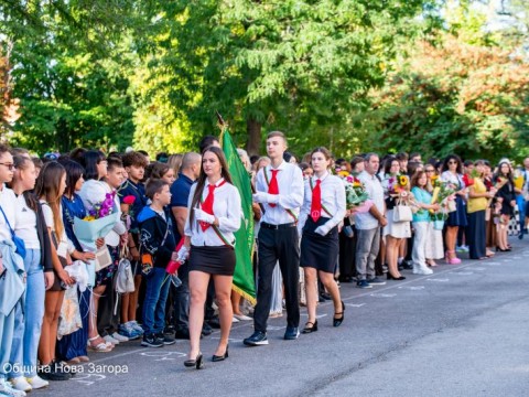 3 045 ученици започнаха новата учебна година в община Нова Загора