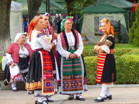 Нова Загора отново привлече майстори на художествени занаяти на традиционна среща „Живата традиция“