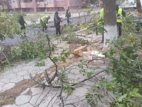 Вятърът в Сливен е на пориви, до 90 километра в час   