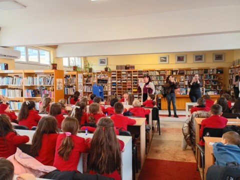 Беседа за Левски и творческа работилница събраха първокласници в библиотека „Зора“
