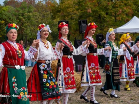 „Фолклорна омая“ събра танцьори от цялата страна в Нова Загора