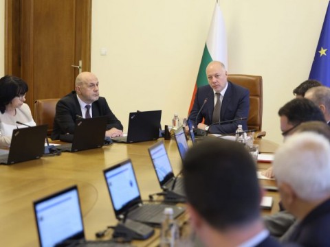Премиерът Желязков: ТОЛ камерите ще снимат движението в аварийните ленти, МВР ще глобява нарушителите 