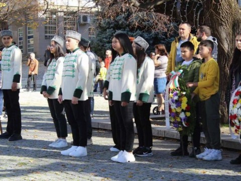 Котел отбеляза Деня на народните будители и празника на града с тържествена програма и послание за духовна сила и гордост