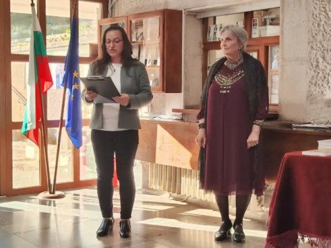 Тоня Борисова представи в Котел спектакъла „Пътеки към Душата на България“
