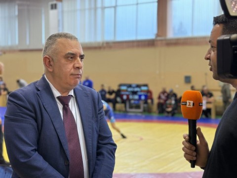  Стефан Радев приветства участниците в Държавното първенство по борба, което се провежда в Сливен