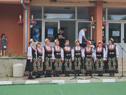 Празникът на Боров дол събра жители и гости с музика, танци и много настроение