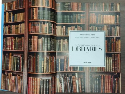 Регионална библиотека „Сава Доброплодни - Сливен получи като дарение уникално издание