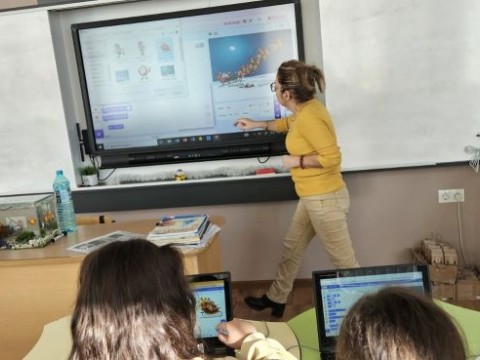 Коледни истории със Skratch по НП“Иновации в действие“ –Модул 1 „Интердисциплинарни уроци“ в ОУ “Панайот Хитов“
