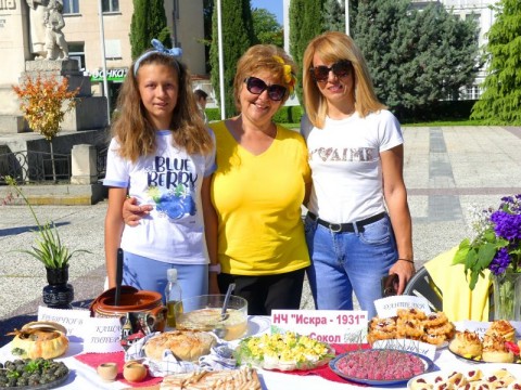 Празник на самардалата превърна Нова Загора в кулинарна столица