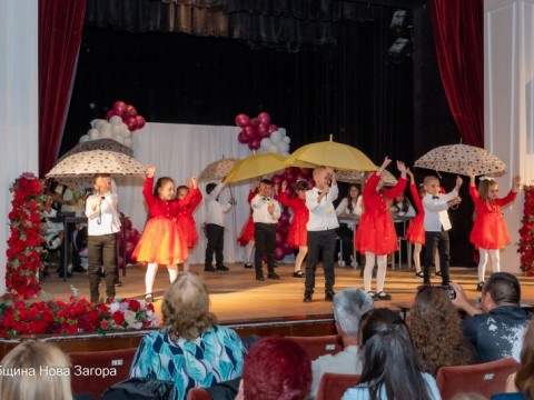 „Книжката на Еми“ събра деца, изкуство и литература в Нова Загора