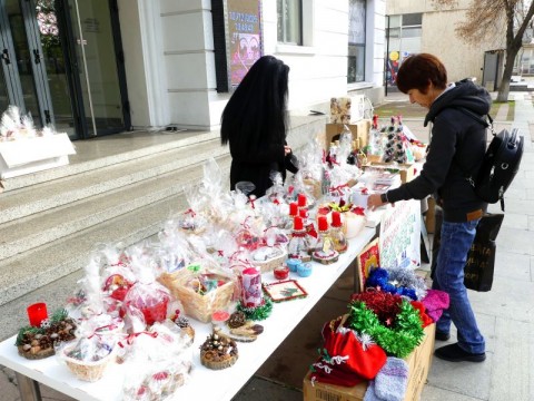 Коледен базар с мисия: Нова Загора обединява сърца в подкрепа на малката Стефи