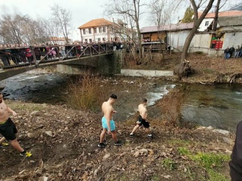 Твърдица спази традицията на Богоявление