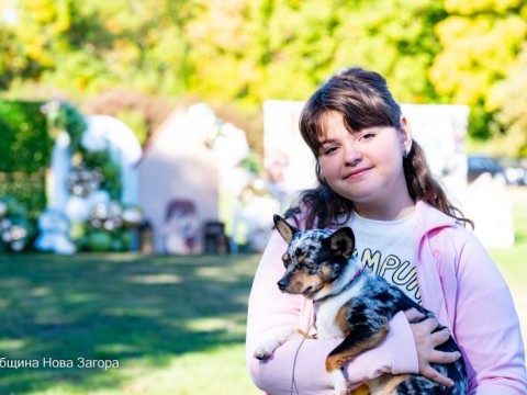 „Любов на 4 лапи“ събра любители на животните в Нова Загора