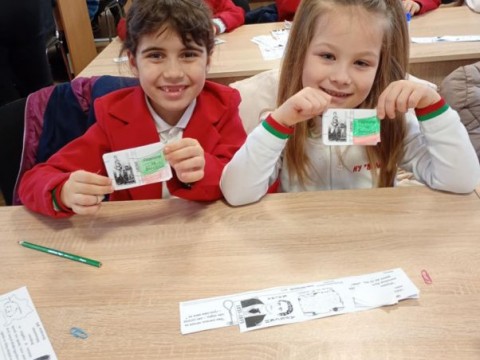 Беседа за Левски и творческа работилница събраха първокласници в библиотека „Зора“