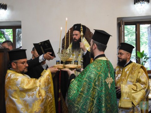 Празнична вечерня за празника на Света Троица 