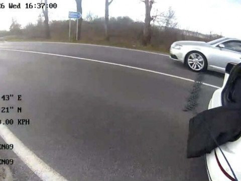 Системен нарушител на пътя е задържан с използване на лента с шипове за принудително спиране 