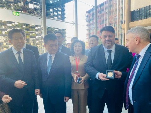 Вицепремиерът Зафиров и Сяо Дзие на подписване на българо-китайски споразумения