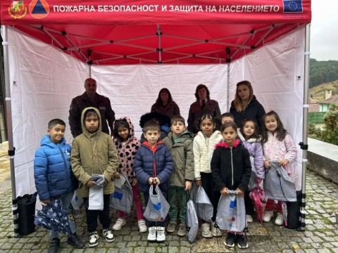 Ученици в Котел се запознаха с действията при бедствия и извънредни ситуации