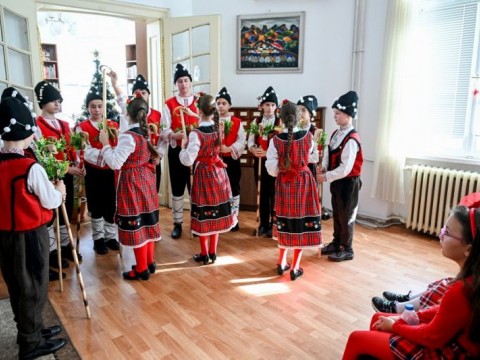 „Коледна магия“ 2025 завърши с награждаване в Регионална библиотека „Сава Доброплодни“ – Сливен