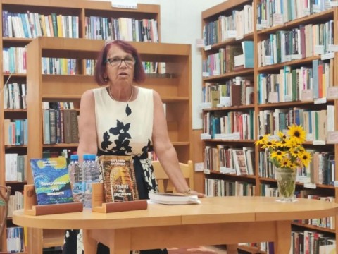 Ангелина Бакалова представи историческите си романи пред читатели в Котел