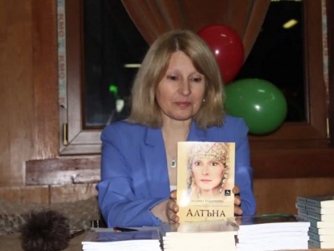 Котел посрещна писателката Ивелина Радионова в топла литературна вечер