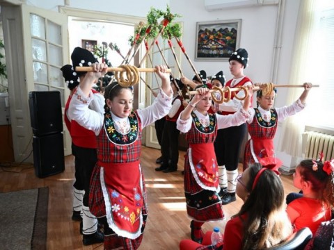 „Коледна магия“ 2025 завърши с награждаване в Регионална библиотека „Сава Доброплодни“ – Сливен