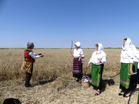 С красив ритуал в новозагорското село Млекарево поставиха началото на жътвата