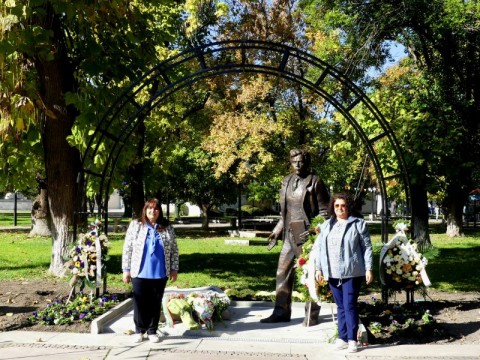 Нова Загора откри паметник на Стоян Омарчевски – родолюбеца, завещал на България Деня на народните будители
