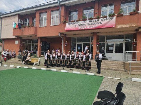 Празникът на Боров дол събра жители и гости с музика, танци и много настроение