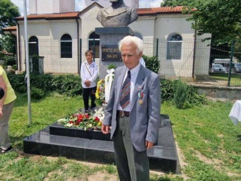 Паметник на Христо Ботев бе открит в село Оризари на 2 юни