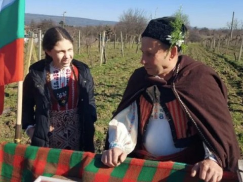 С тържествен ритуал в Пъдарево бе поставено началото на новата лозарска година
