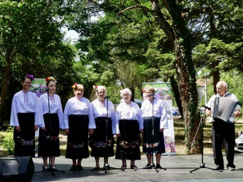 По повод Еньовден на събор край Тунджа в новозагорското с. Баня