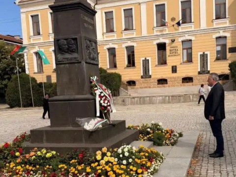 Котел отбеляза 118 години от Независимостта на България с два паметни жеста