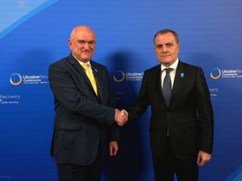 Премиерът Главчев потвърди интереса на България да участва в създаването на коридор за пренос на „зелена“ енергия от Азербайджан към Европа