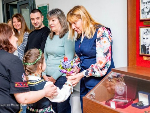 Лазарки внесоха пролетно настроение и духа на българската традиция в Община Нова Загора
