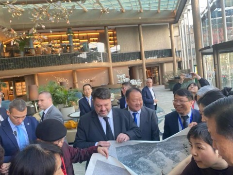 Вицепремиерът Зафиров и Сяо Дзие на подписване на българо-китайски споразумения