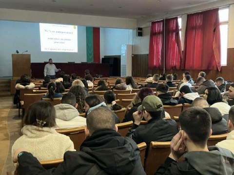 Продължава обучението по Националната програма „Предпазване на младите хора от престъпления” 