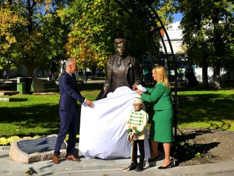 Нова Загора откри паметник на Стоян Омарчевски – родолюбеца, завещал на България Деня на народните будители