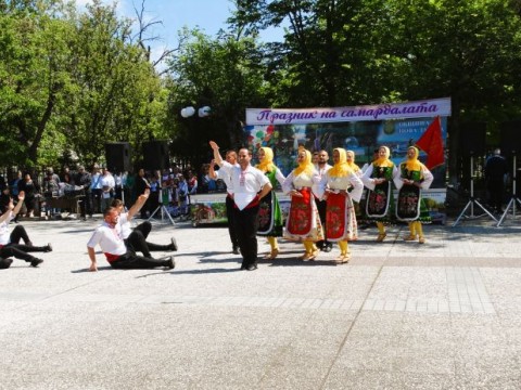 Празник на самардалата превърна Нова Загора в кулинарна столица