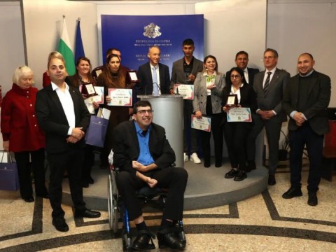 Ангел Илиев от ОУ „Капитан Петър Пармаков“ – Градец с престижно отличие „Медиатор на годината“ на Василица