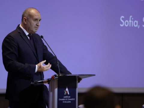 Радев: Борбата с корупцията е ключова за икономическото развитие