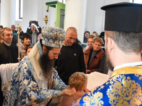 Обновление на храм, архиерейска света Литургия и общо кръщение в с. Гълъбинци 