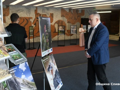 Уникални снимки на растения и животни са включени в изложба за биоразнообразието в зала „Сливен“